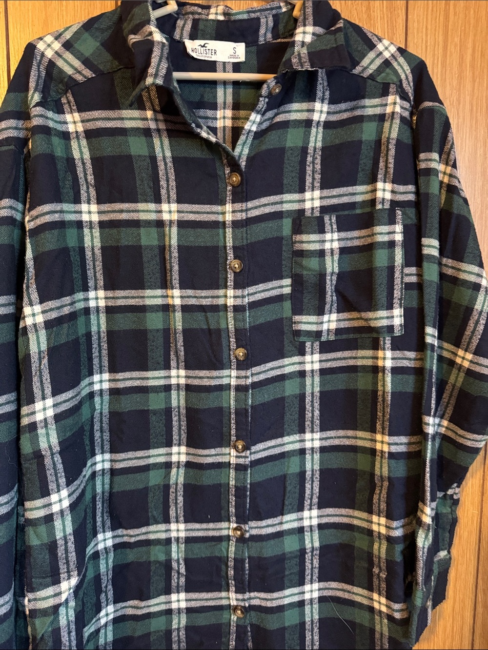 Hollister Womens boyfriend Navy and Green Plaid Button-Down Shirt